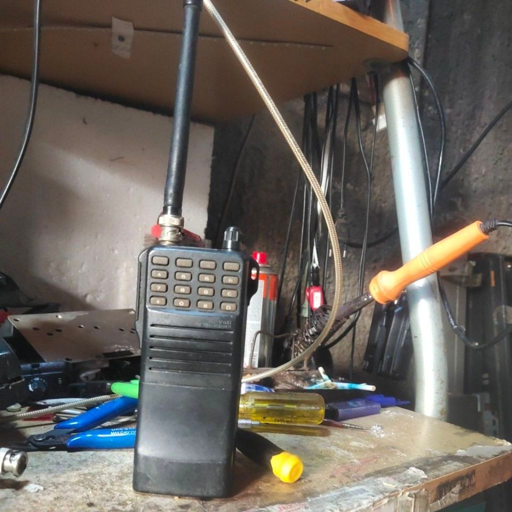 HT ICOM IC V68 VHF FM TRANSCEIVER HT ICOM V68