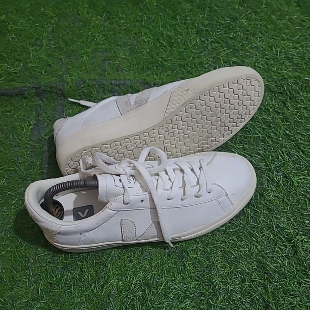 sepatu sneakers veja size 41