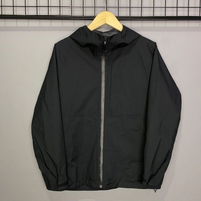 UNIQLO BLOCKTECH OUTDOOR JAKET
