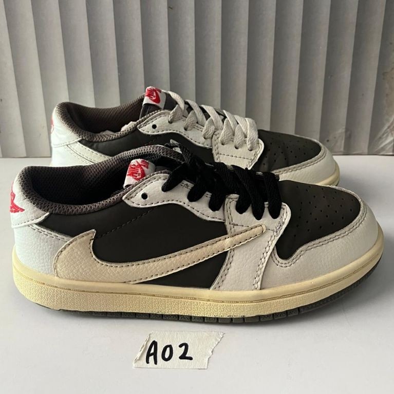 Sepatu Anak Nike Air Jordan1 Low OG x Travis Scott Size 35/22cm