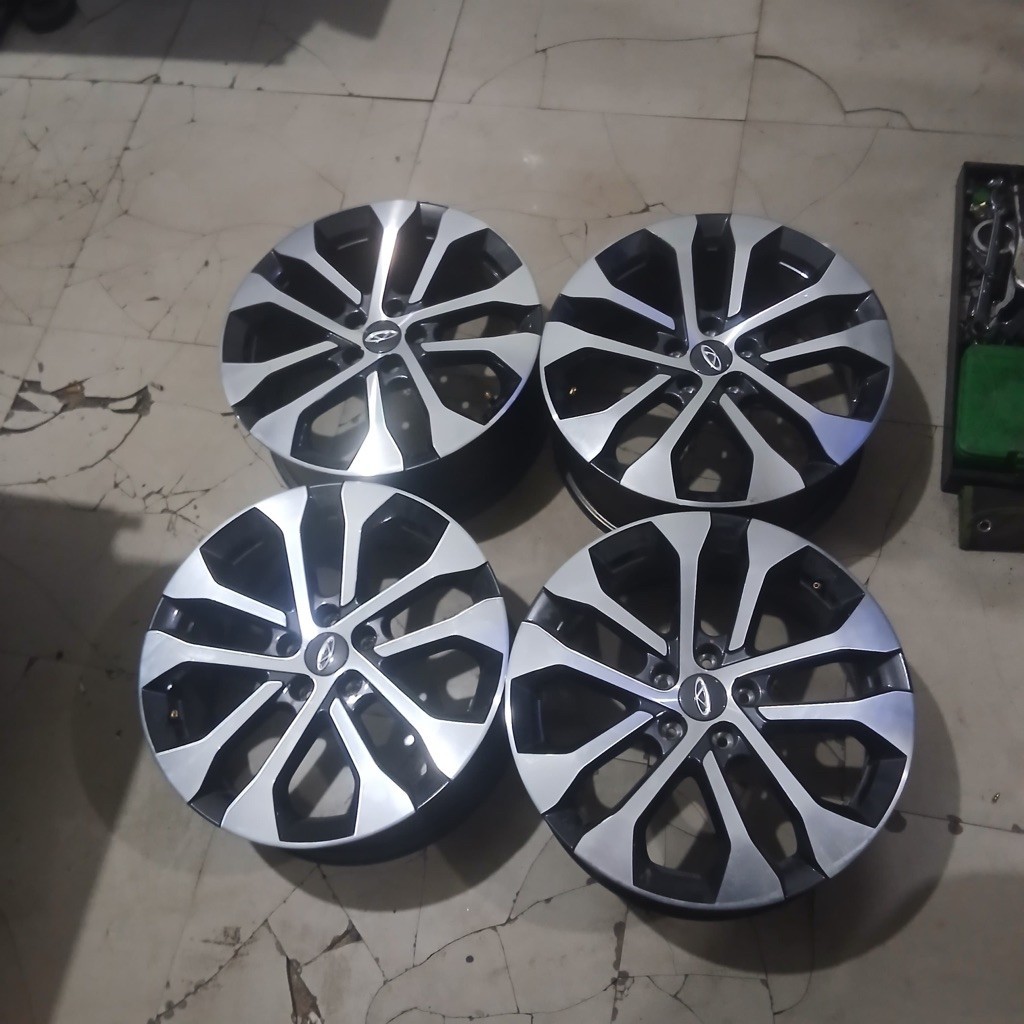velg cherry tinggo ring 18 velg mobil bekas r18 lebar 7,5 Et 47 pcd 5x108