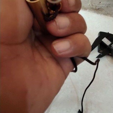 liontin tabung kuningan dengan kalung tali