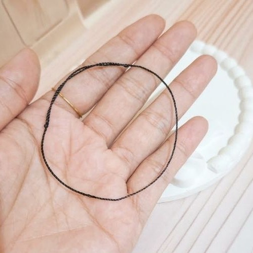 gelang hitam tali tipis