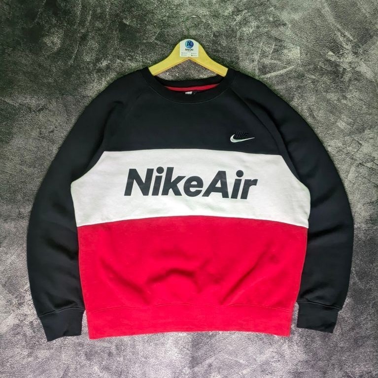 Crewneck Sweatshirt Nike Air Colorblock Patchwork Big Logo Hitam Putih Merah Size XL Second Full Tag