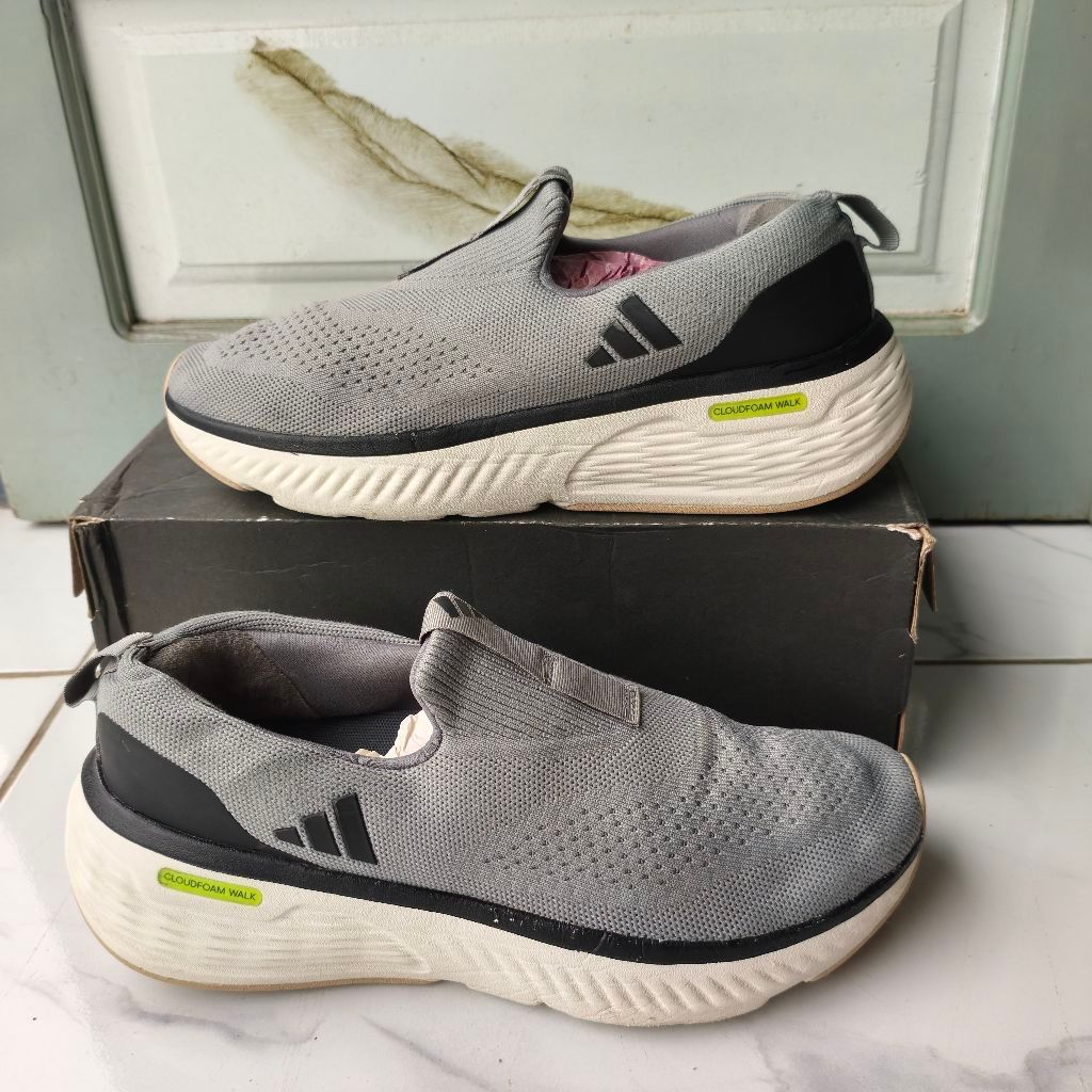 Sepatu casual adidas slip on sz 38(second)