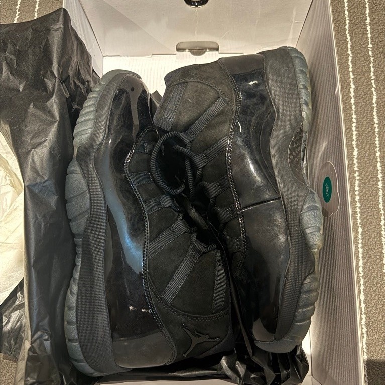 Jordan 11 retro cap and gown