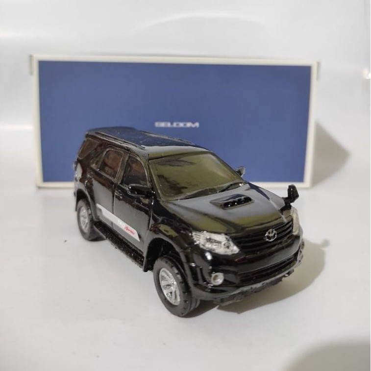 miniatur toyota fortuner vnt diecast 1/43
