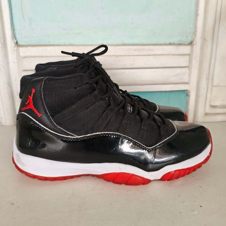Nike Air Jordan 11 Retro 'Bred' size 42,5