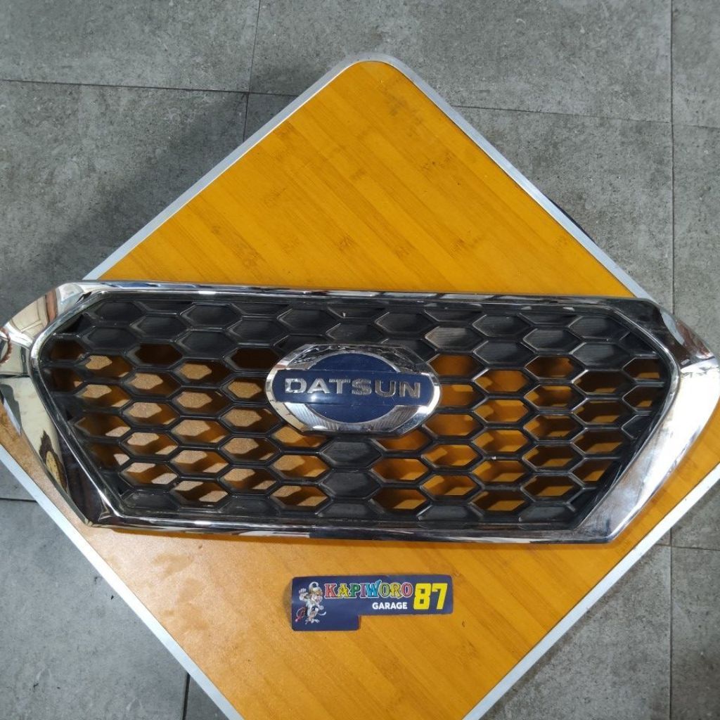 grill depan DATSUN GO bekas layak pakai