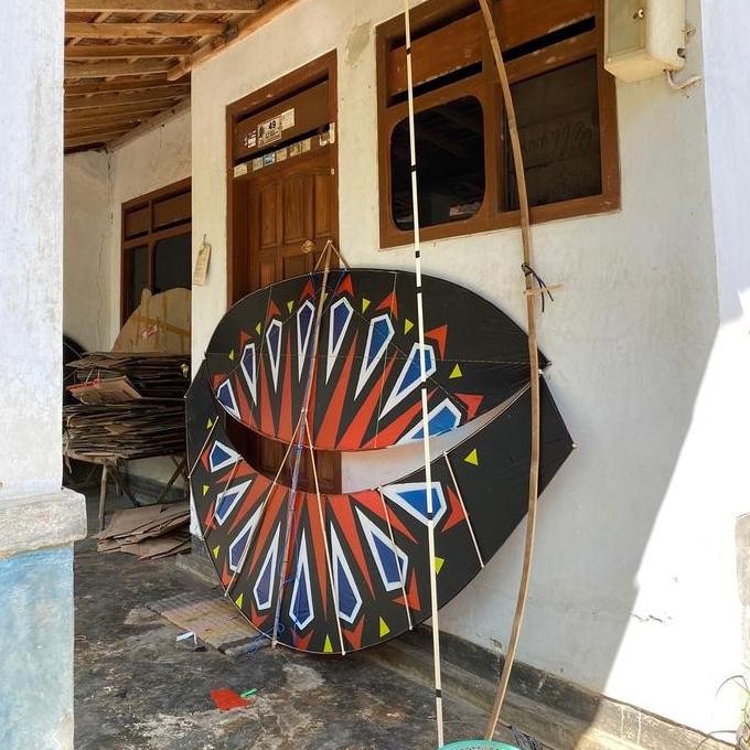 Layangan Pegon Motif Arsir 2.5m Bambu