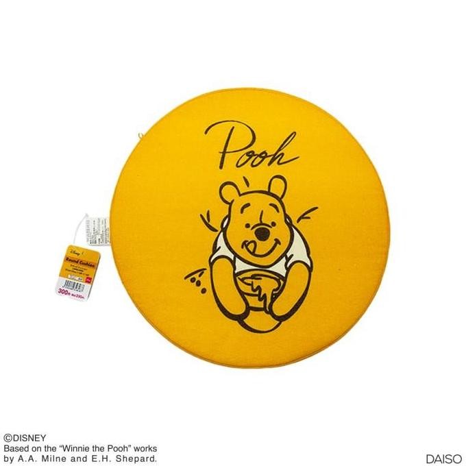 PROMO - Daiso Round Cushion -Winnie the Pooh-