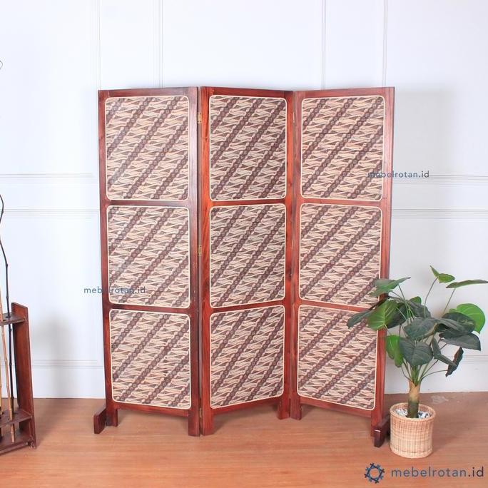 Penyekat Ruangan Kayu Kotak Batik | Pembatas Sketsel Partisi Mushola