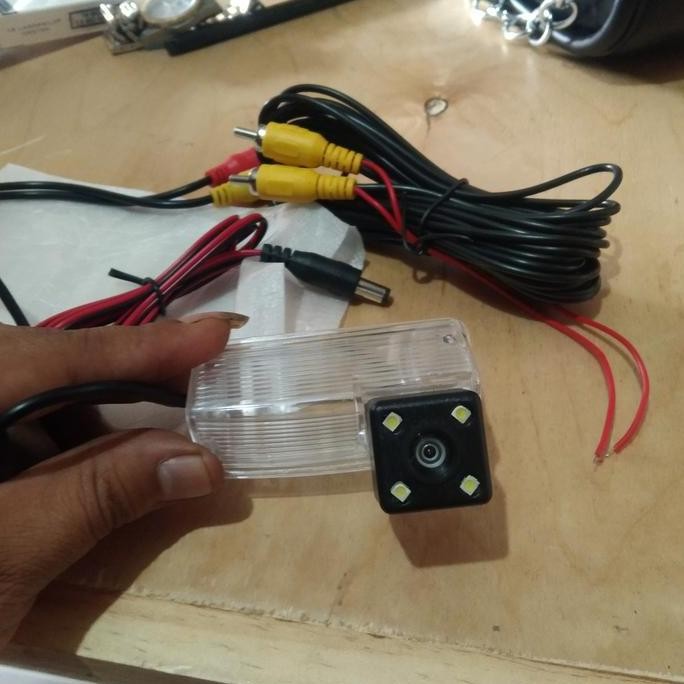 Kamera mundur parkir mobil Daihatsu Xenia lama