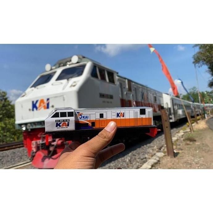Miniatur Kereta Api Lokomotif cc203 Mesin bisa jalan Mainan kereta Api