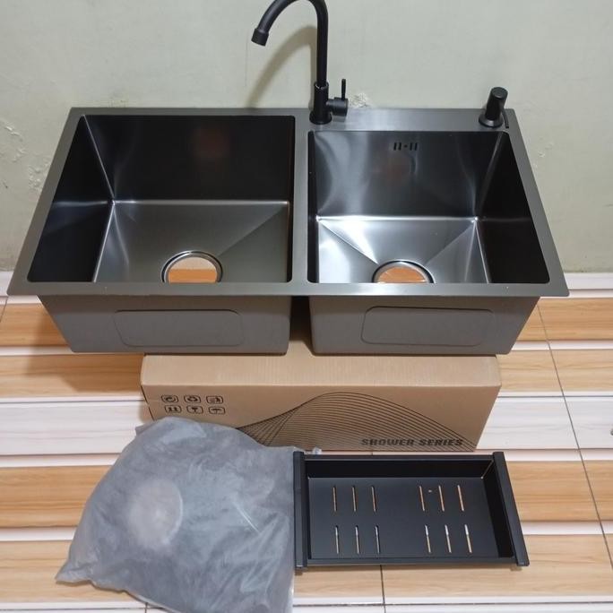 komplit kitchen sink 8245 hitam/murah bak cuci piring 2 lubang hitam/wastafel 8245 hitam
