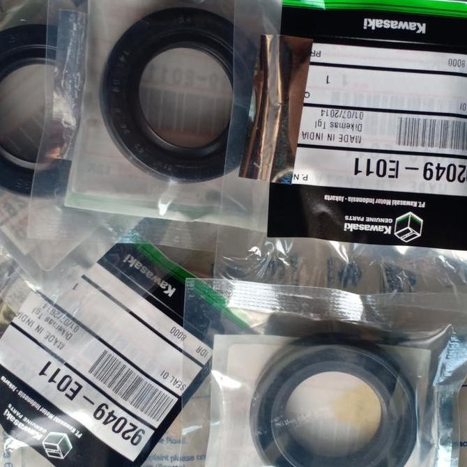 SEAL VELG BELAKANG KANAN KAWASAKI BAJAJ NS200 SIL PELEK BELAKANG BR200