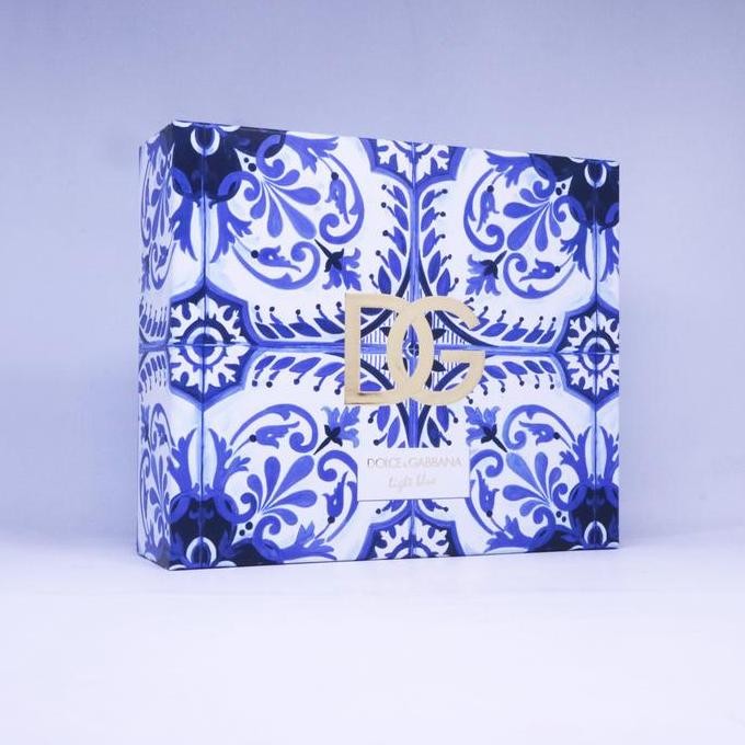 Dolce & Gabbana Light Blue Woman (Gift Set A) 100+10 Ml+ 50 Ml Parfum Wanita