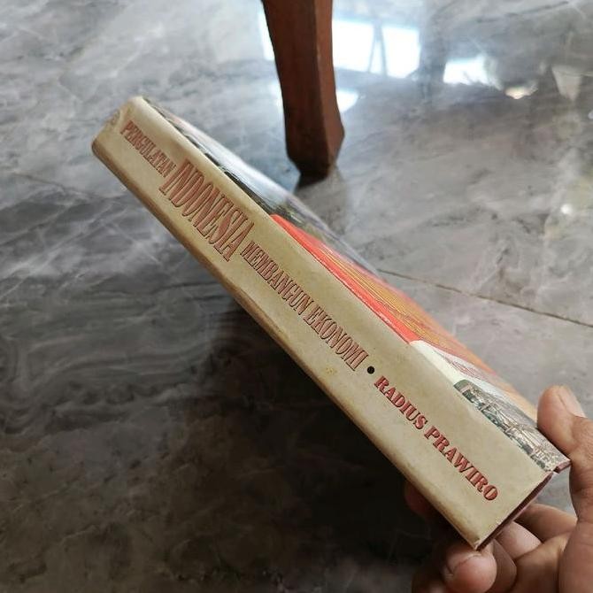 PERGULATAN INDONESIA MEMBANGUN EKONOMI PRAGMATISME DALAM AKSI-RADIUS PRAWIRO-M7 Original