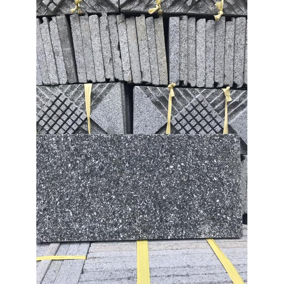 basalto hitam 15x30 cm2