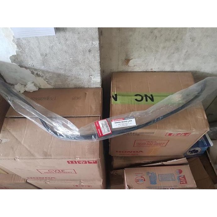 Karet List Moulding Kaca Depan Crv Re 2007 - 2012 Asli