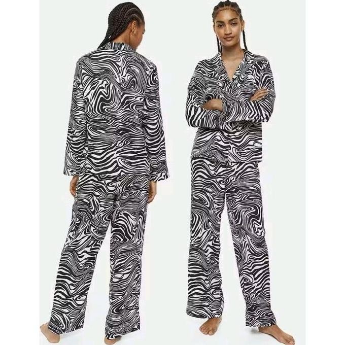 One Set Pajamas Satin Celana Panjang Motif