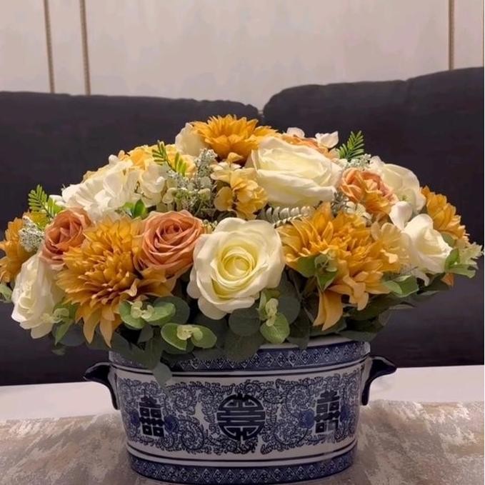 pajangan hiasan bunga artificial warna orange vas oval porselen keramik import