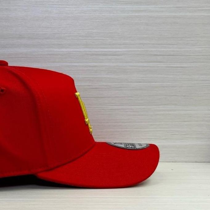 TOPI BASEBALL MERAH LAA BORDIR GOLD HSS