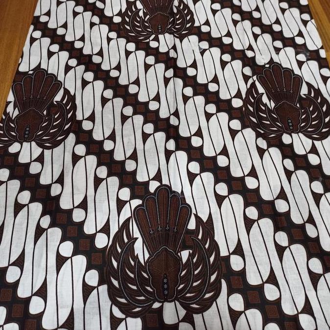 kain batik jarik motif parang garuda latar putih sogan jogja LSD