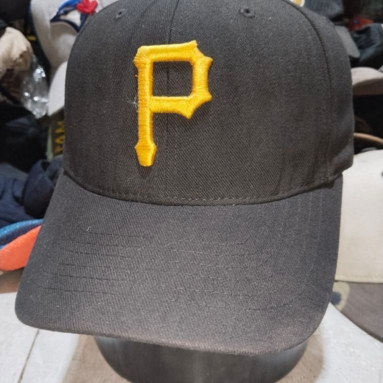Topi MLB Pittsburgh Pirates Black Gold Flexfit Fitted Cap Second Original