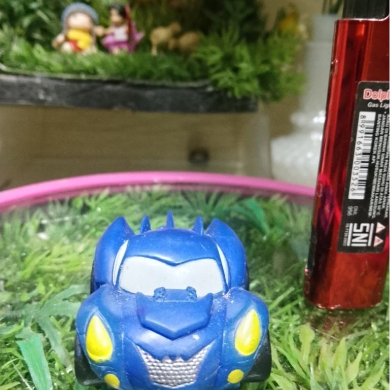 mainan mobil batman