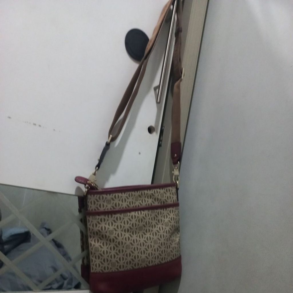 Sling Bag LQ maroon motif