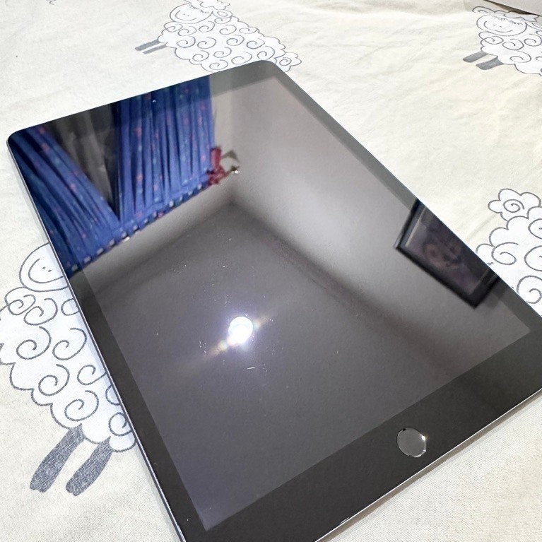 IPAD 7TH GENERATION 128 GB WIFI CELLULAR GREY FULL SET (ANTI GORES TERPASANG) KUALITAS TERBAIK TERMU