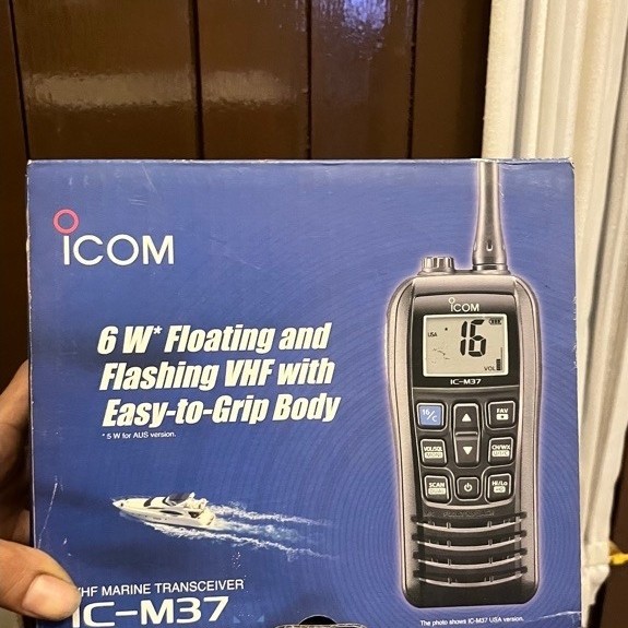 HT Icom IC-M37