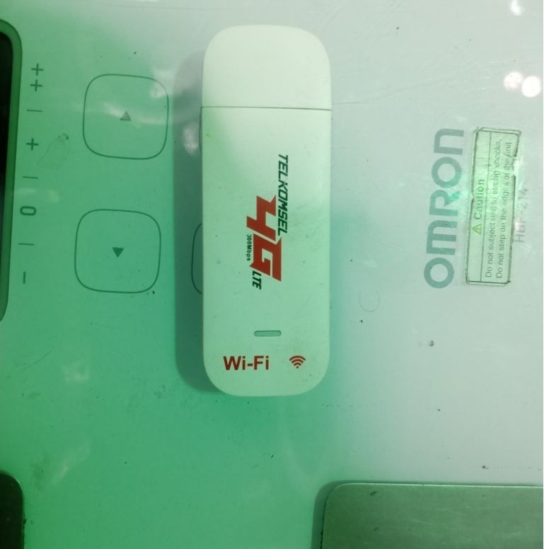 Modem Mifi USB Wingle Telkomsel 4G LTE 300Mbps Second Normal ( unit saja )