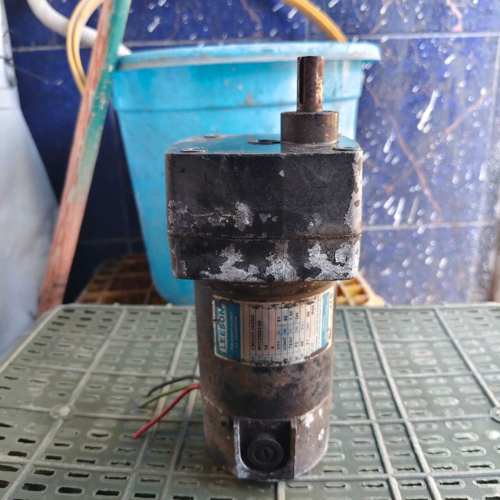 Motor Gearbox DC LEESON 90V – 60 RPM-  1/17 HP