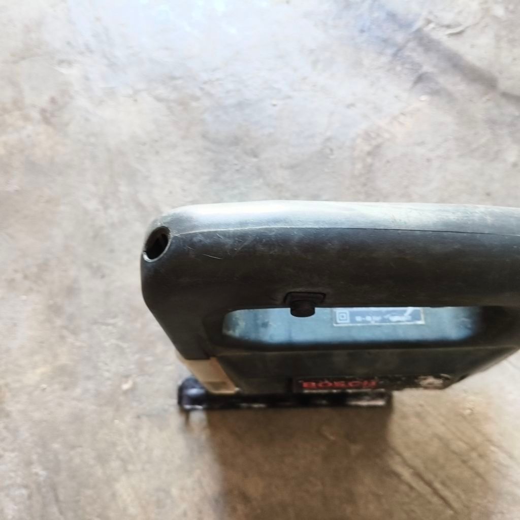 MESIN JIGSAW MERK BOSCH PST 52A KONDISI BARANG MASIH BAGUS SIAP PAKAI