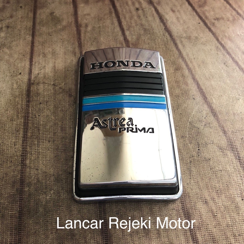 Panel dasi dada depan emblem logo Honda Astrea Prima