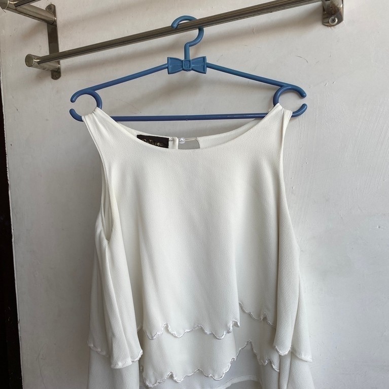Preloved Blouse Putih Polos