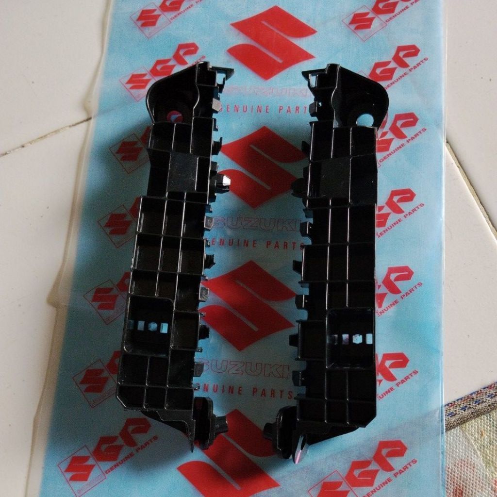 Breket bemper depan all new R3 original