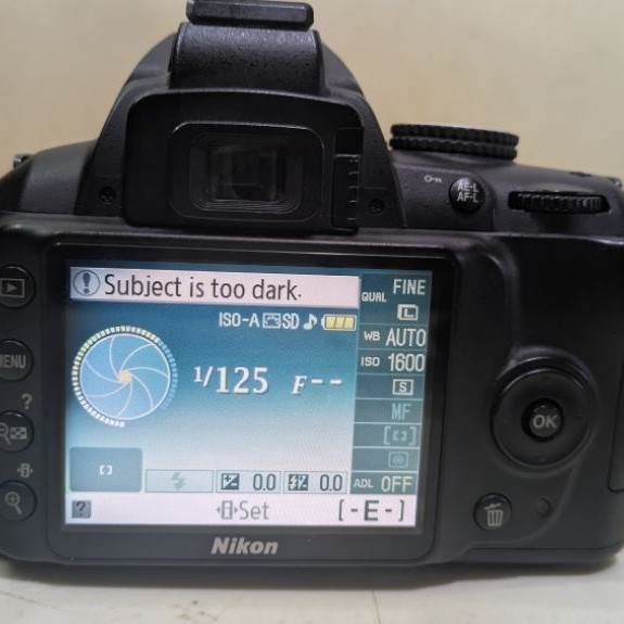 KAMERA DSLR NIKON D3000