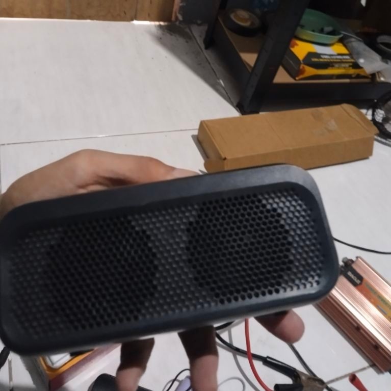 speaker portable robot 560