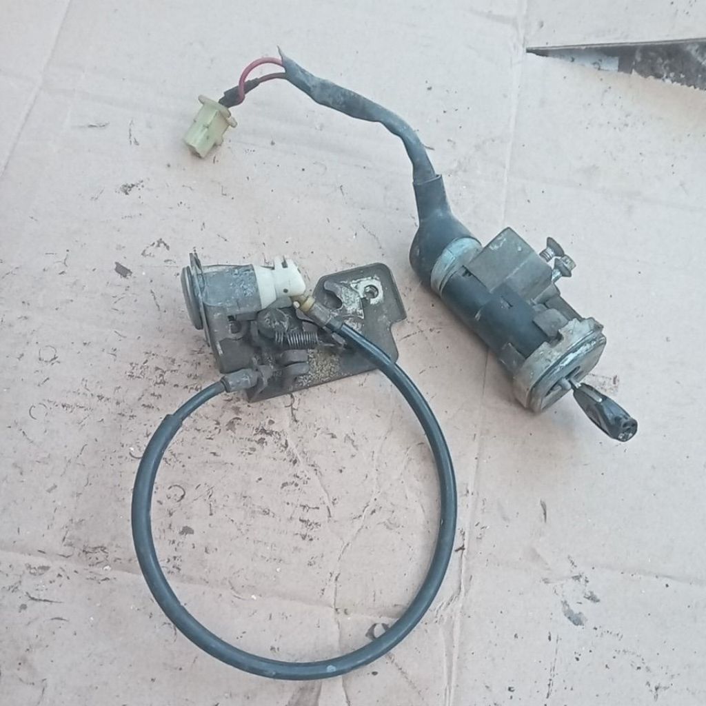 Kunci Kontak set copotan ori vario karbu