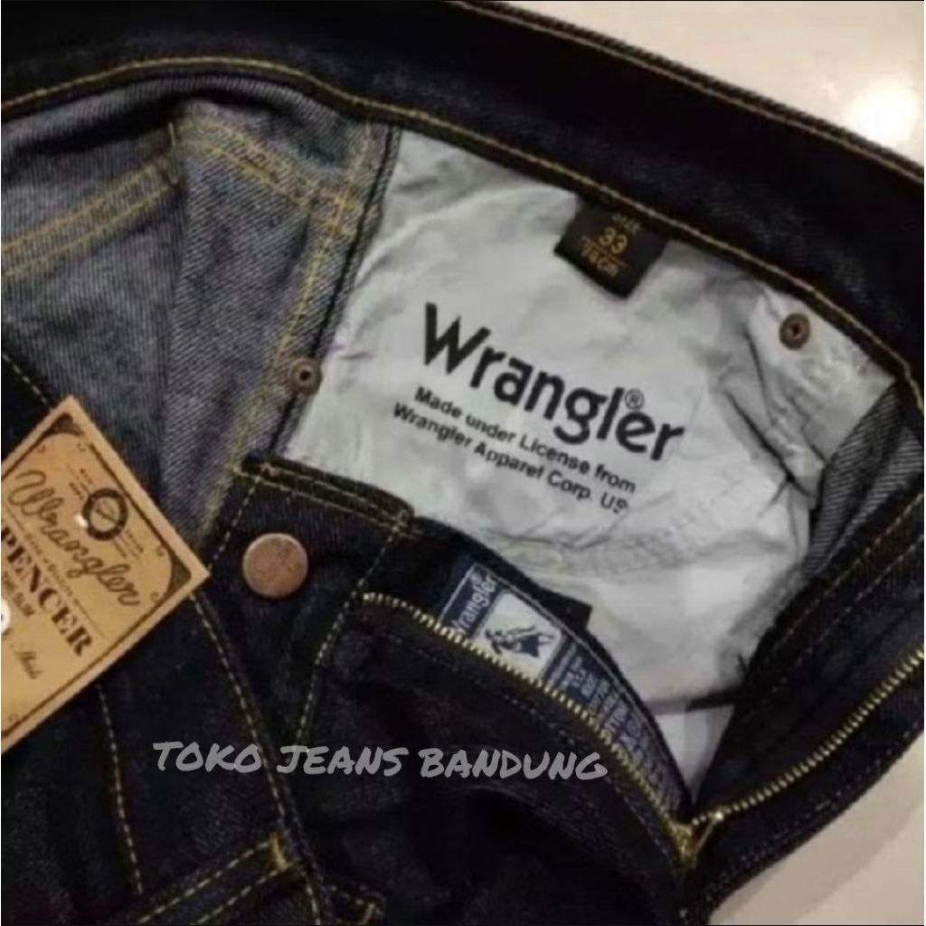 Celana Jeans Pria Panjang Standar Wrangler