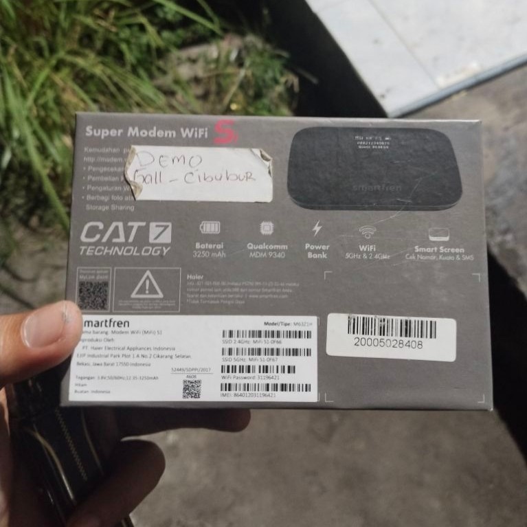 Super Modem WiFi 5 CAT 7 Technology martfren dengan Smart Screen WiFi 5GHz 2.4GHz
