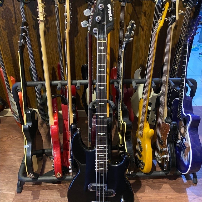 Bass Yamaha BB614