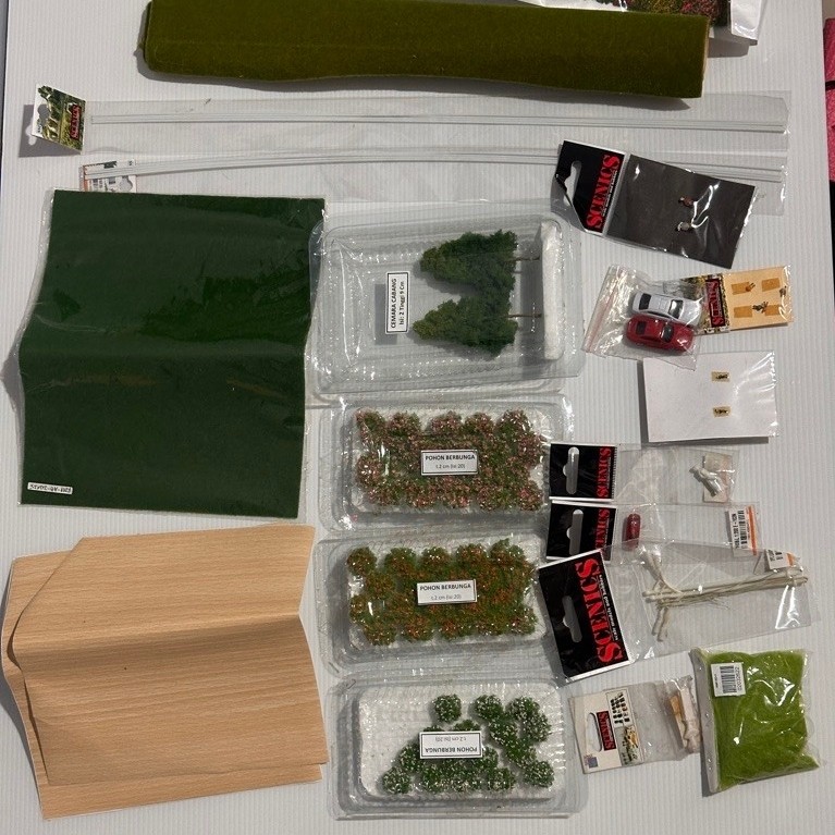 Paket Bahan Maket Arsitektur Lengkap Skala 1:20 | Pohon Miniatur, Figur, Mobil, Rumput & Alat Cutter