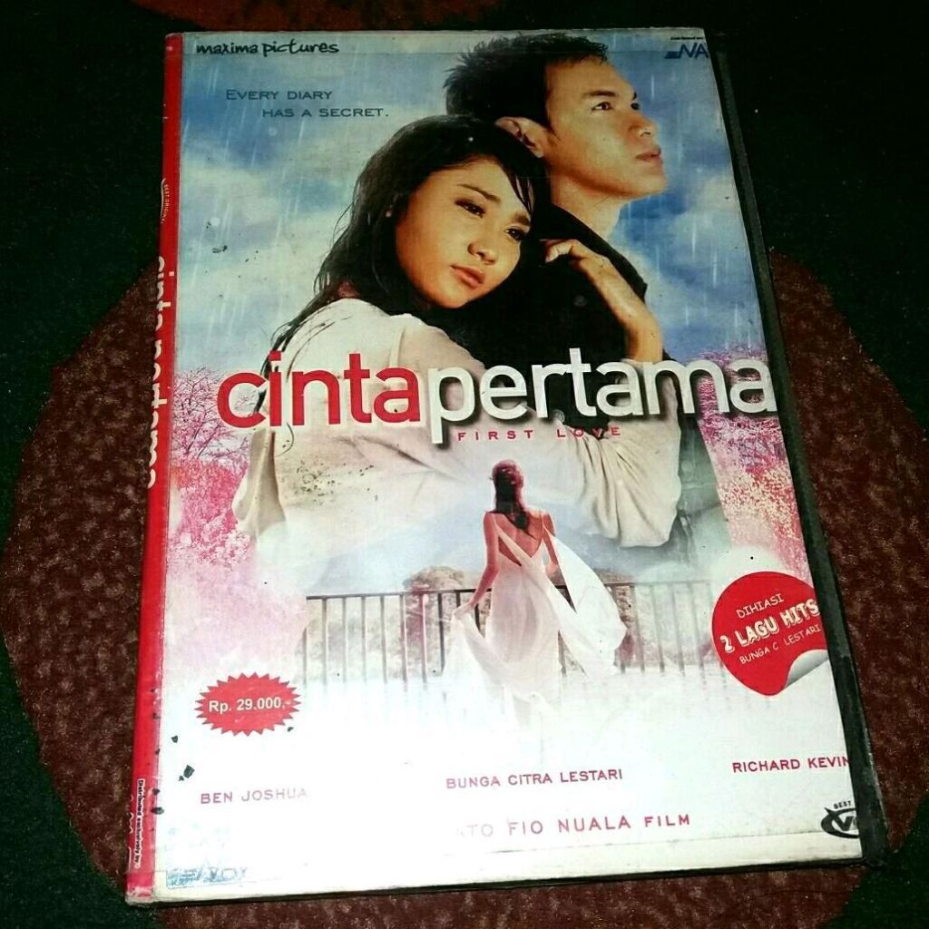 VCD DVD Cinta Pertama Setannya Kok Beneran Krazy Crazy Krezy Roh Lihat Boleh Pegang Jangan Pocong 2