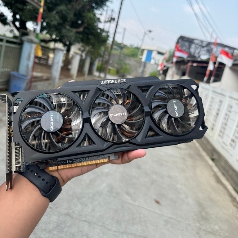 Radeon R9 280x gigabyte bekas (rusak)