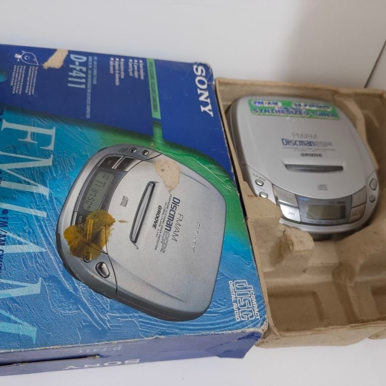 Sony Discman D-F411 FM/AM Disc Player Portable Digital Audio Groove