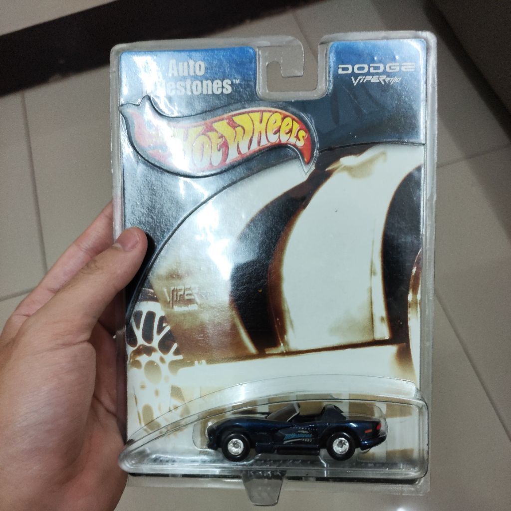 HOTWHEELS HOT WHEELS AUTO MILESTONES DODGE VIPET RT 10 DIECAST